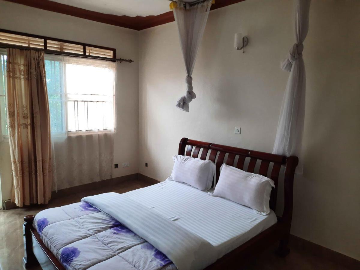 Airport Side Hotel Entebbe Buitenkant foto