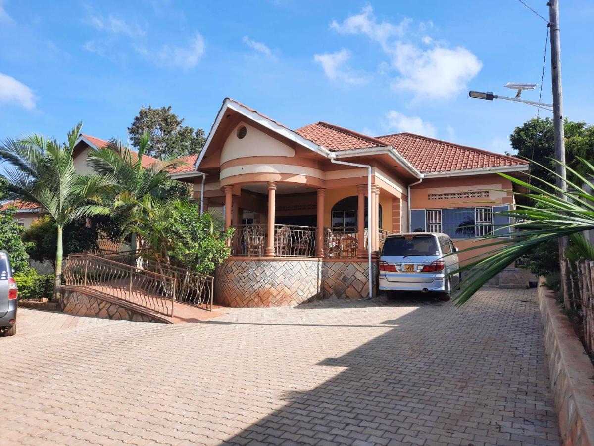 Airport Side Hotel Entebbe Buitenkant foto