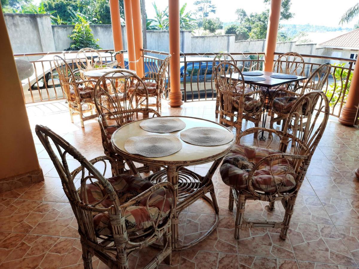 Airport Side Hotel Entebbe Buitenkant foto