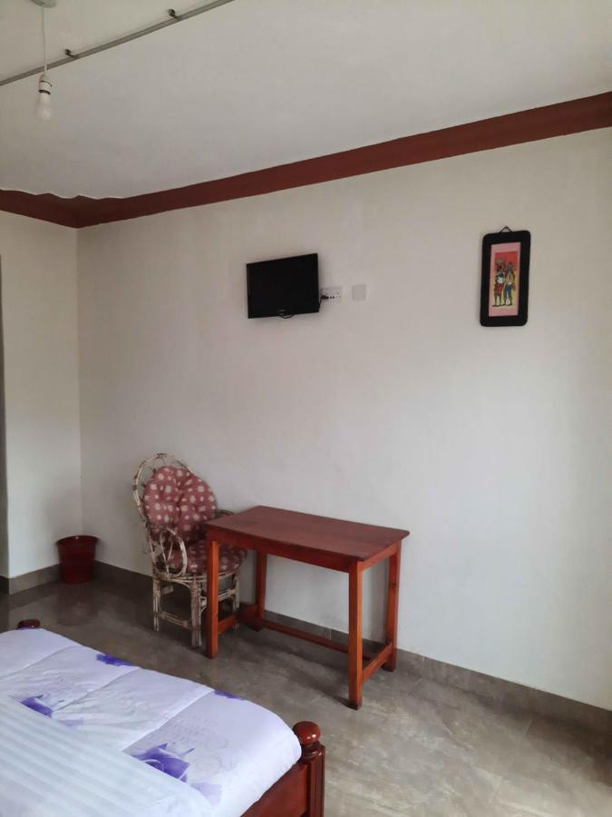 Airport Side Hotel Entebbe Buitenkant foto