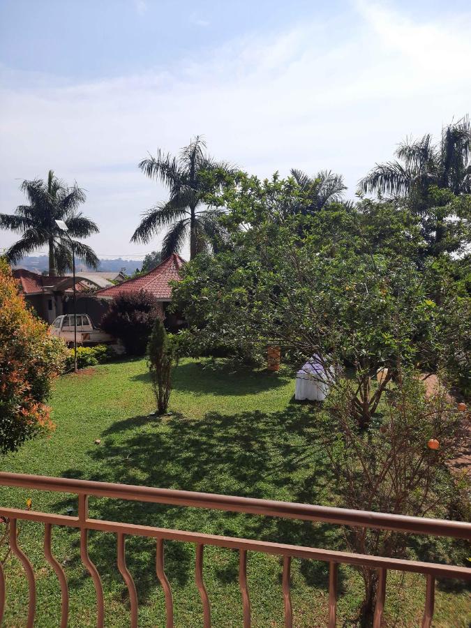 Airport Side Hotel Entebbe Buitenkant foto