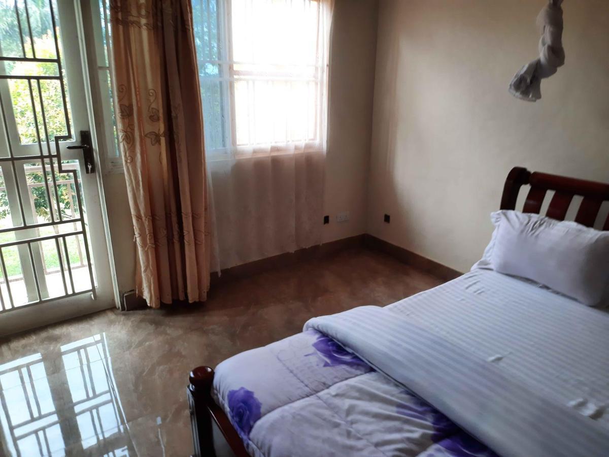 Airport Side Hotel Entebbe Buitenkant foto