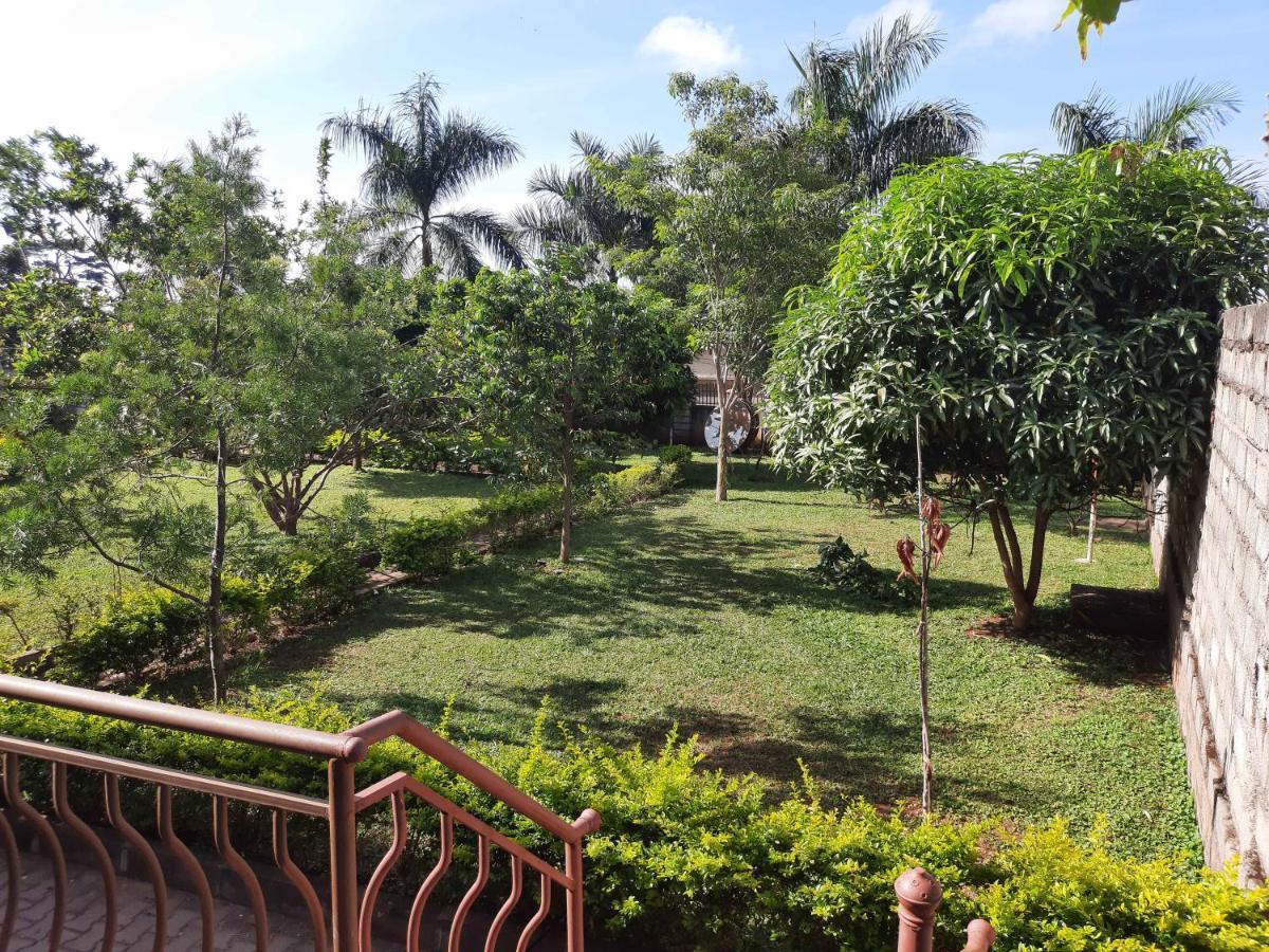 Airport Side Hotel Entebbe Buitenkant foto