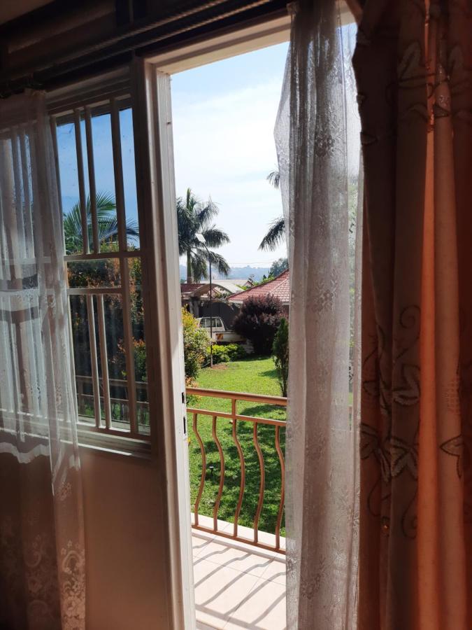 Airport Side Hotel Entebbe Buitenkant foto
