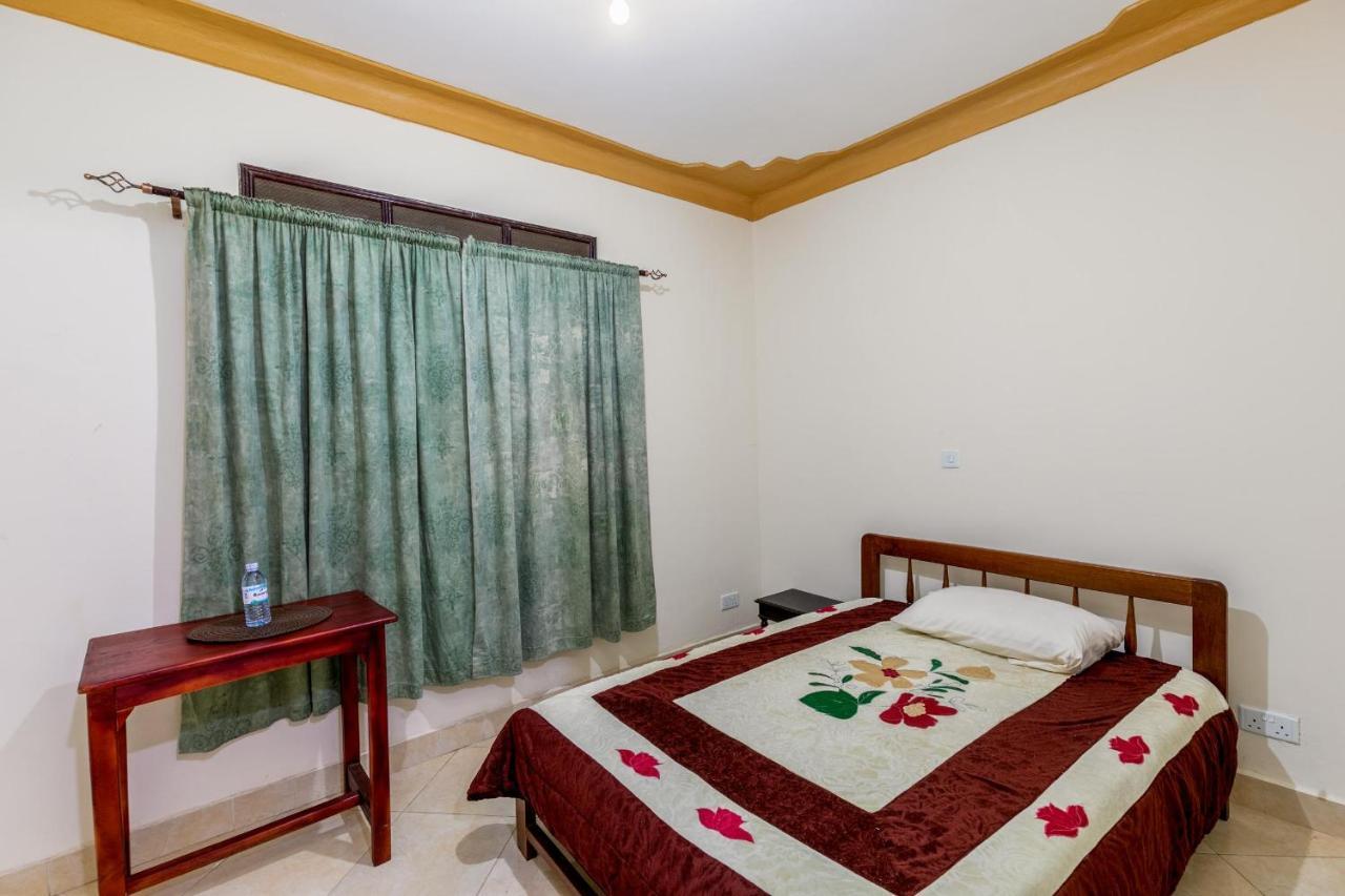 Airport Side Hotel Entebbe Buitenkant foto