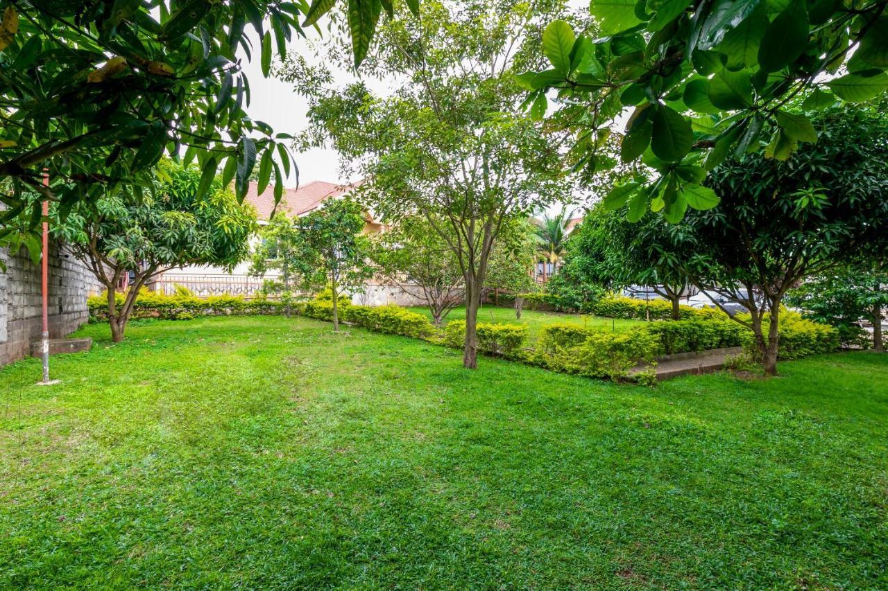 Airport Side Hotel Entebbe Buitenkant foto