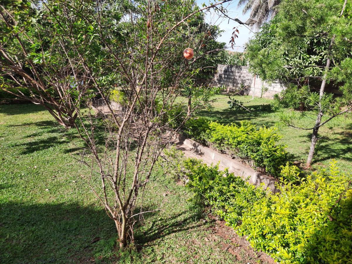 Airport Side Hotel Entebbe Buitenkant foto